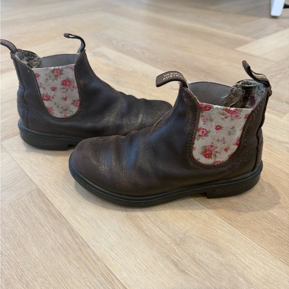 Blundstone Kid’s brown Leather Round Toe Chelsea Boot | AU 1